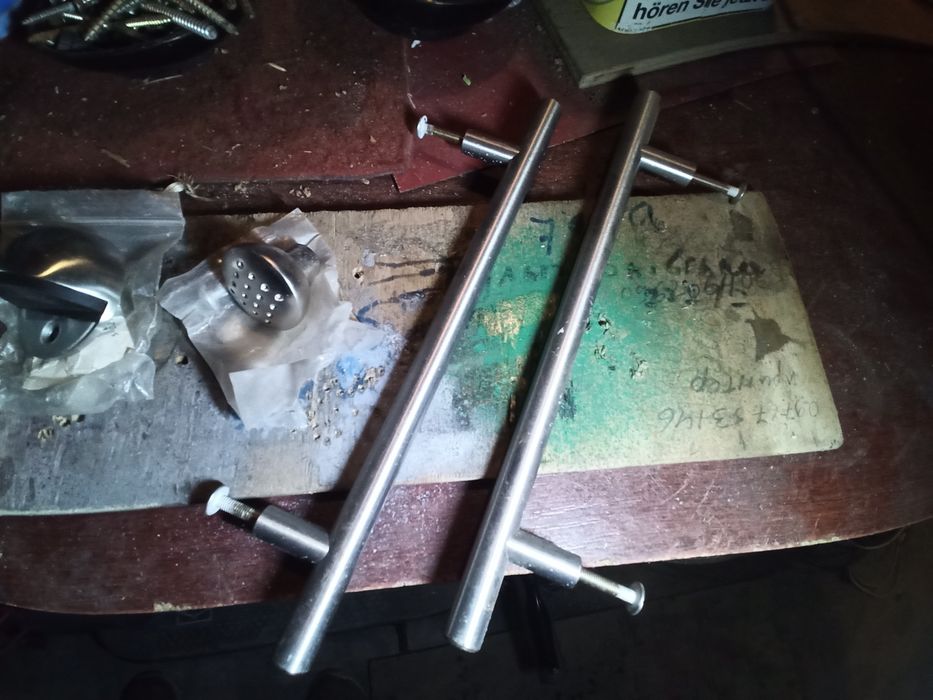 Фурнітура з нержавійки для дому