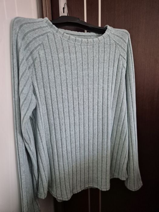 Sweter błękitny rozm. S