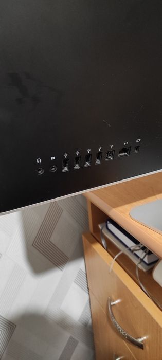 iMac 24" (Early 2009) / Intel Core 2 Duo 2.66 GHz /5GB RAM /240GB SSD