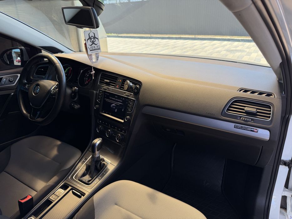 Volkswagen e-Golf 2015р 24kw Нова батарея