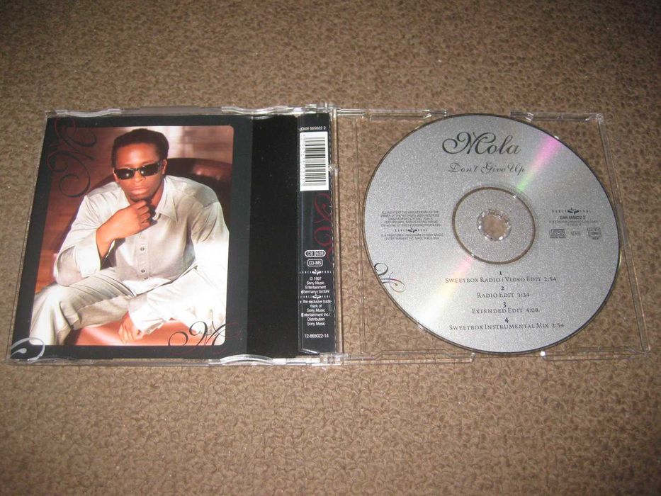 Mola's CD Single "Don't Give Up"64285983386114122