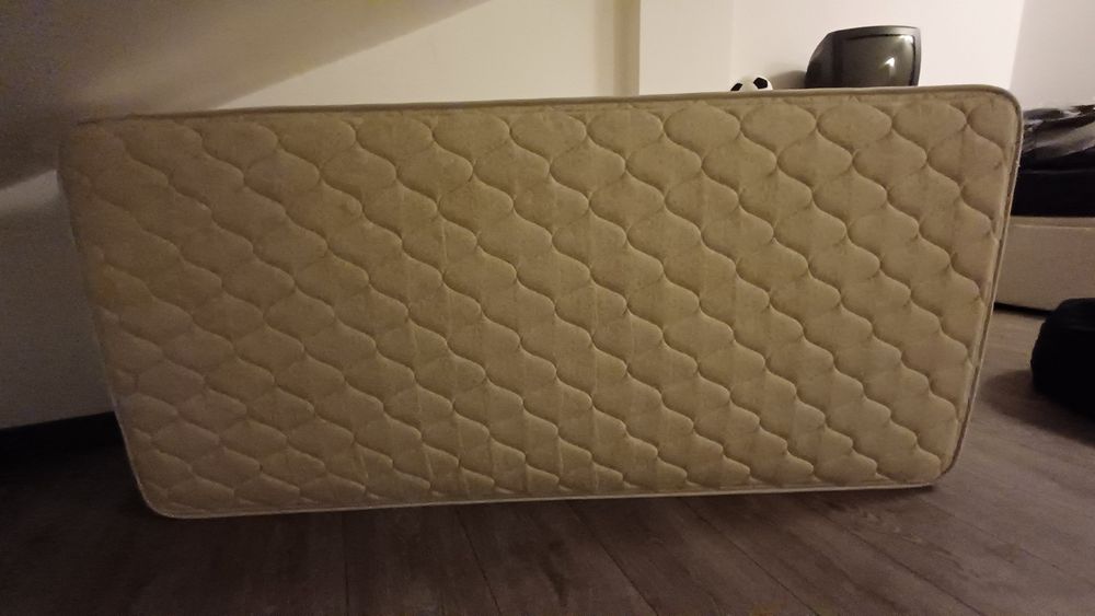 2 colchões de molas em muito bom estado