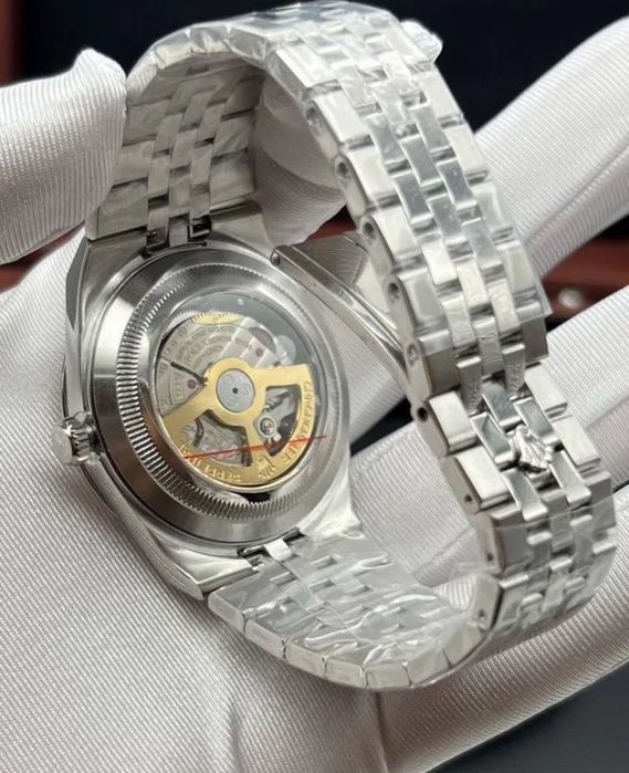 Часы Rolex Oyster Perpetual Land-Dweller белый