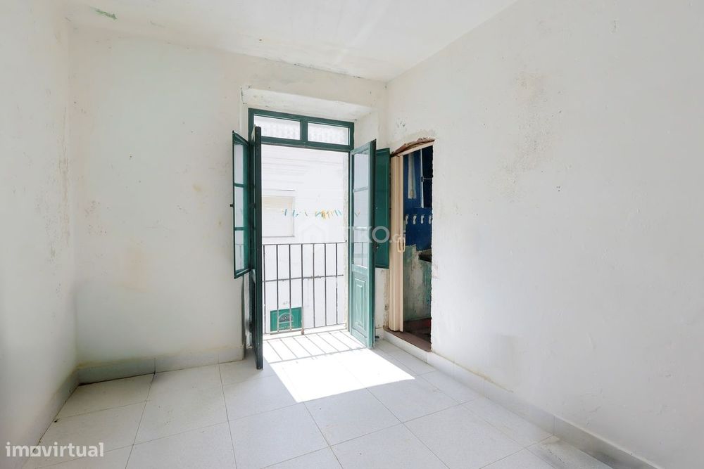 Moradia T2 Em Campo Maior — Investimento Com Potencial