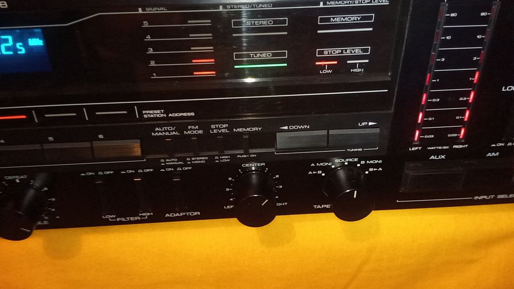 Amplificador Kenwood com radio.