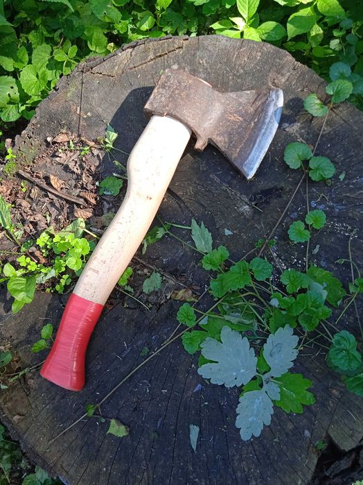 Продам стару сокиру