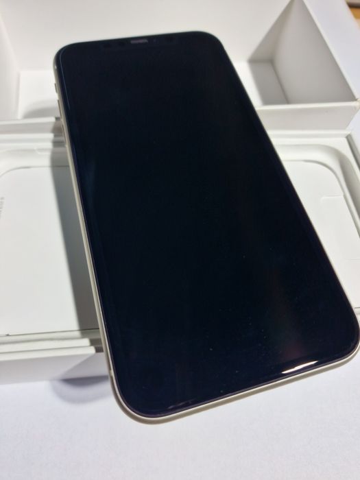 Продам по запчастинам IPhone 11 в дуже гарному стані.