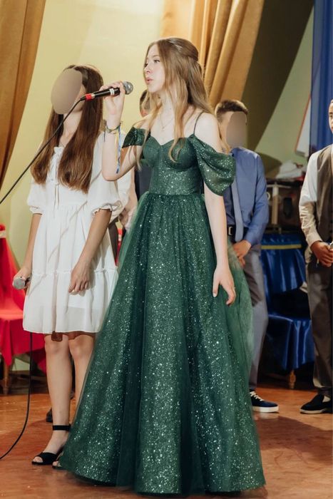 Випускна сукня, зеленого кольору