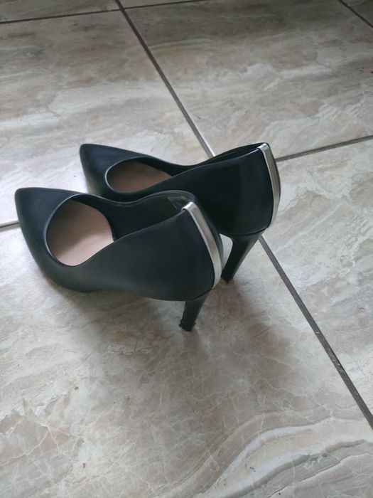 Czarne szpilki rozmiar 38