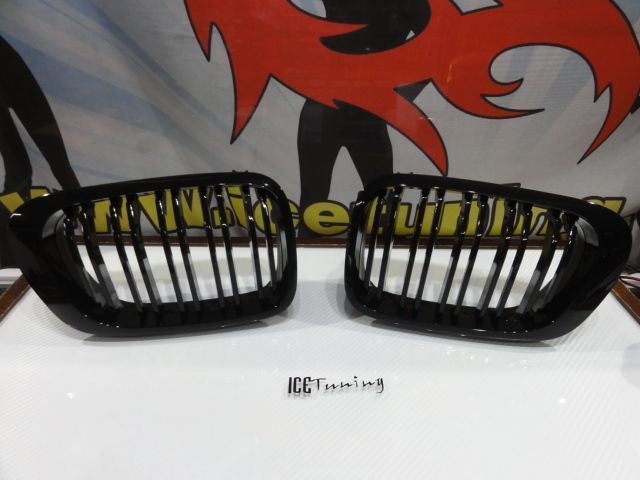 Grelha frontal em preto piano brilhante para BMW E46 COUPE / CABRIO 99-03 M4 look / dupla lamina