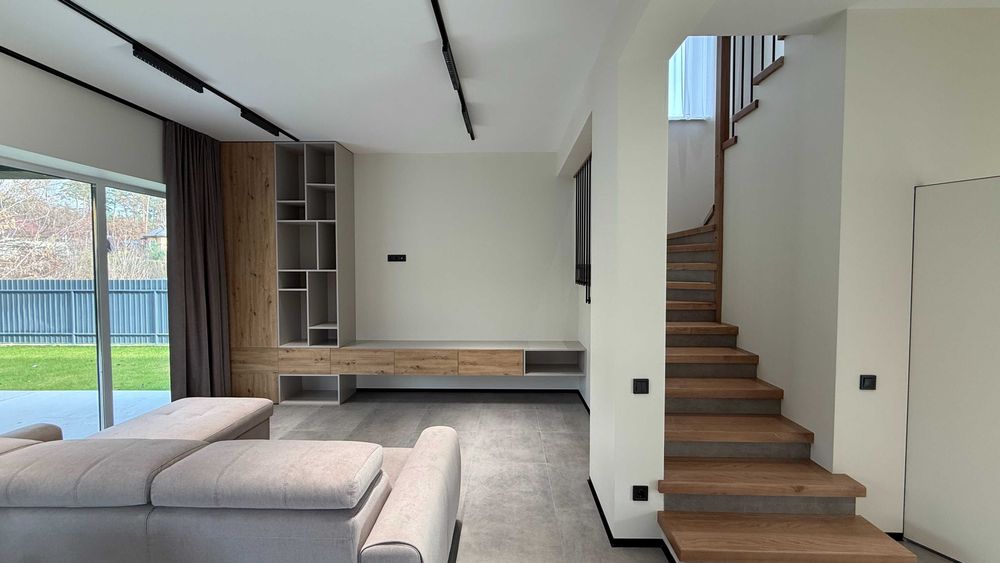 Продаж Сучасного Будинку з Ремонтом в Лісовій Частині с.Стоянка