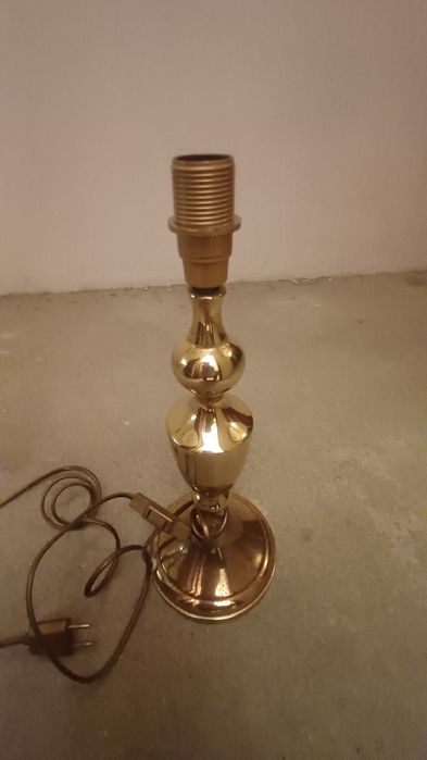 Candeeiro de mesa dourado antigo