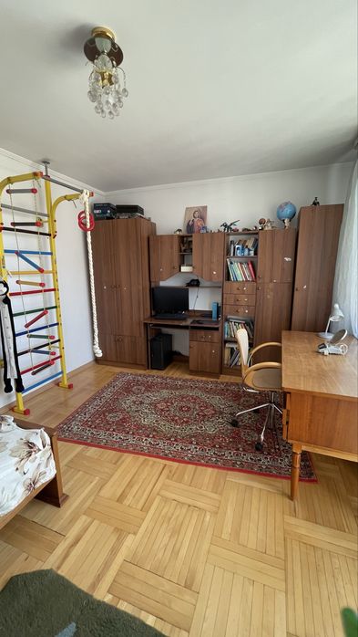 Продається будинок з басейном та сауною