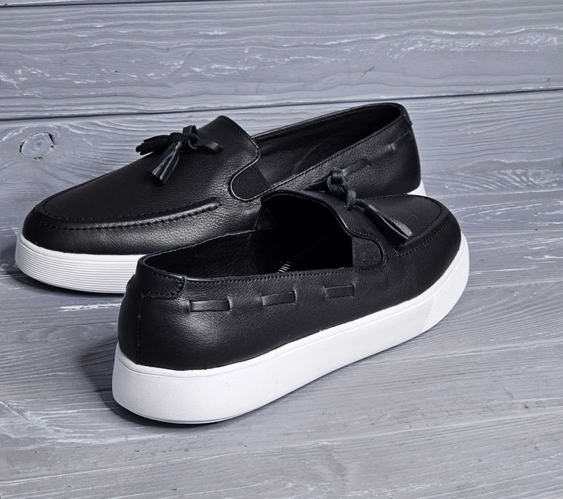 Мужские черные замшевые кожаные закрытые лоферы на светлой подошве!