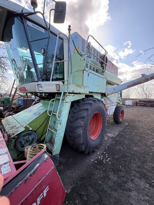 Комбайн Claas Mega 208