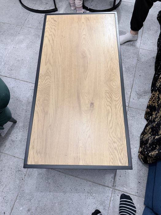 Loftowy stół kawowy