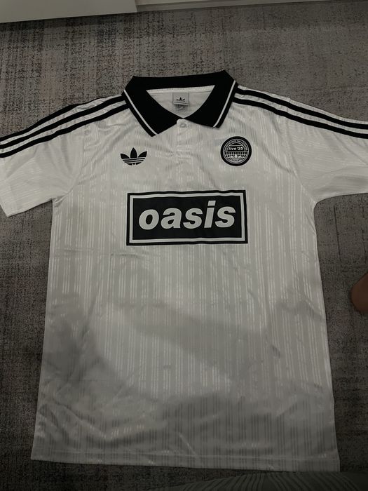 Casaco e camisas de time