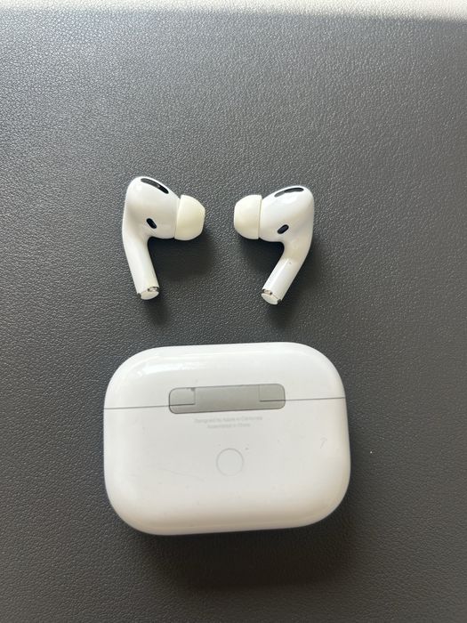 AirPods Pro 1 geracão (Apple) – com defeito (lado direito com ruído)