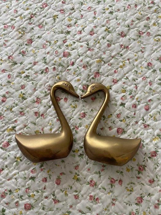 Par de Esculturas Decorativas de Cisnes em latão