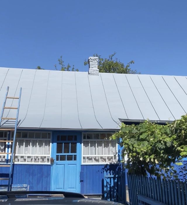 Миття фарбування дахів, фасадів, бруківки