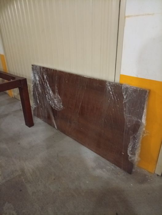 Mesa em madeira maciça