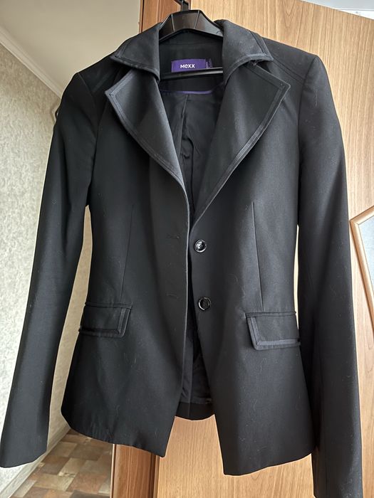 Піджак жіночий чорний