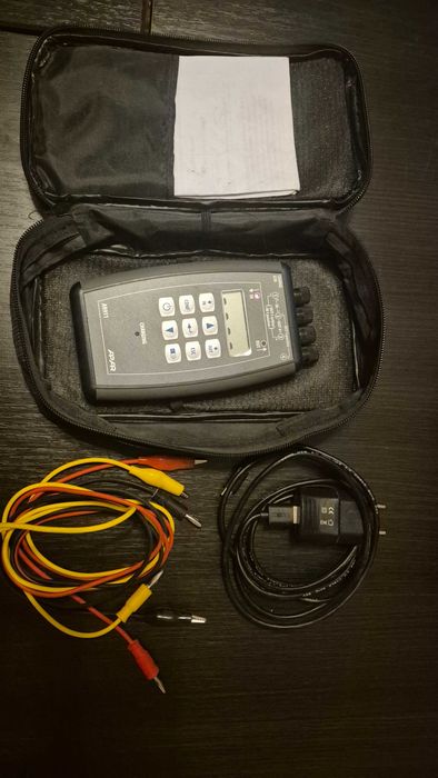 Zadajnik standardowych sygnałów analogowych APAR AR9111