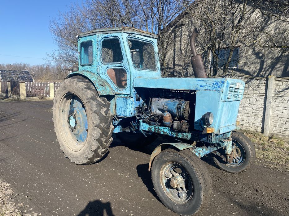 Продаєця трактор т-40