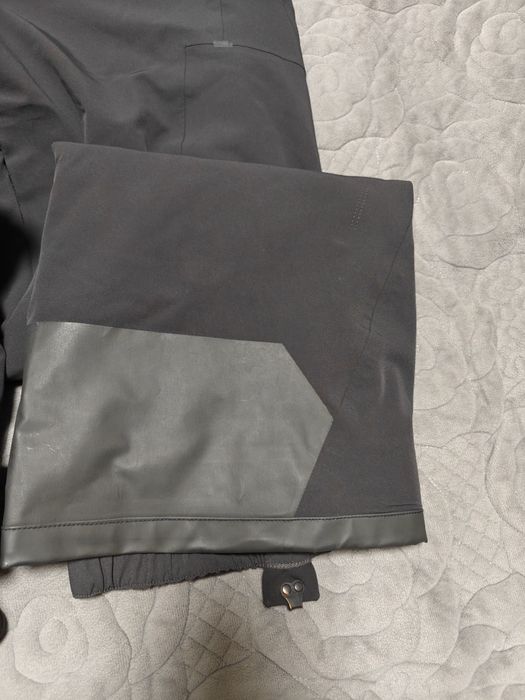 Оригінальні лижні штани Helly Hansen.