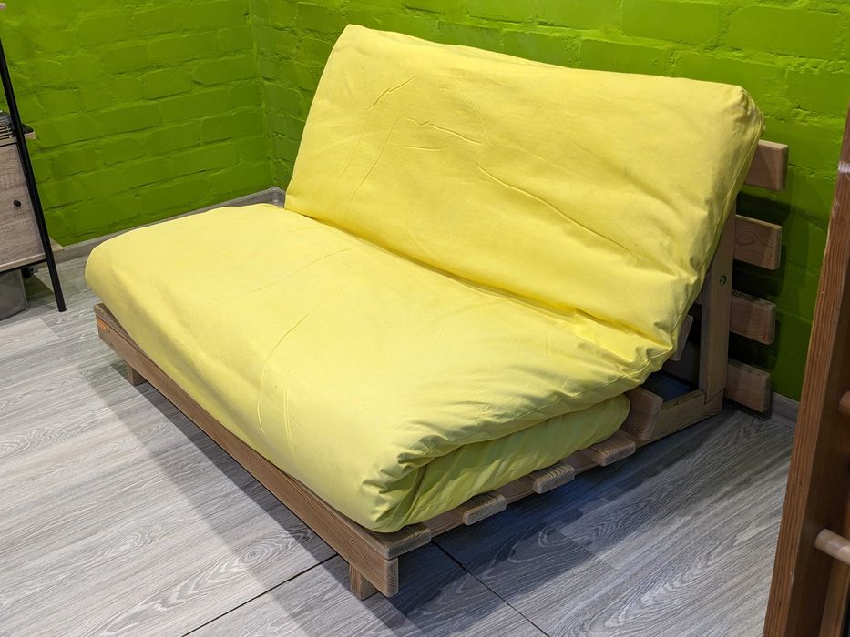 Диван-трансфомер Футон Yellow (жовтого кольору) в хорошому стані
