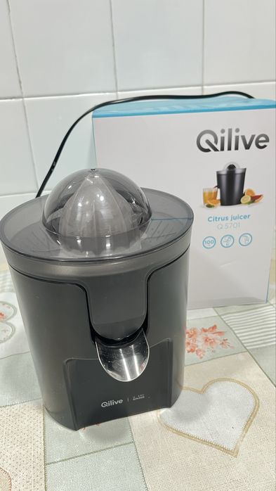 Espremedor de Citrinos Elétrico Qilive – (Preto)