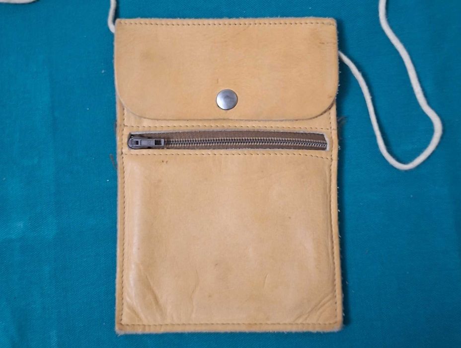 Belíssima Bolsa artesanal em couro macio, vintage
