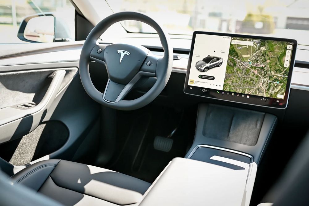Tesla Model Y Tesla Model Y – rocznik 2023 | Przejęcie leasingu|