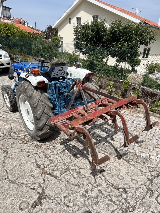 Tractor Ford 1710, traçao as 4 rodas, direçao assitida com arado
