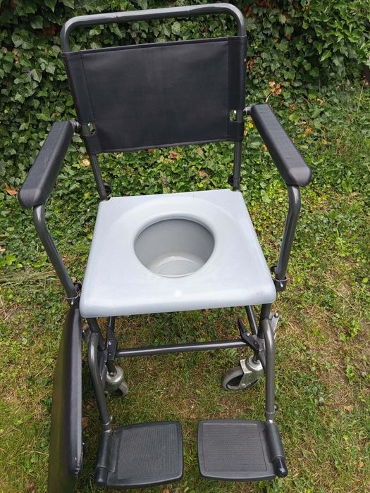 Wózek inwalidzki toaletowy