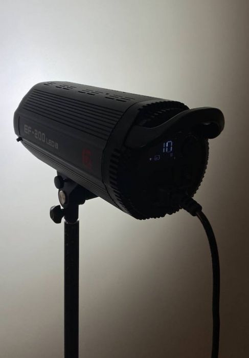 Студійний освітвлювач,професійний.