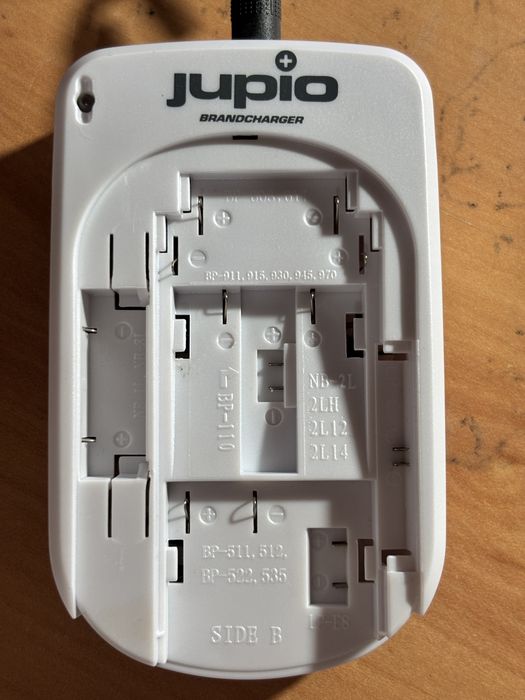 Carregador de Baterias Jupio
