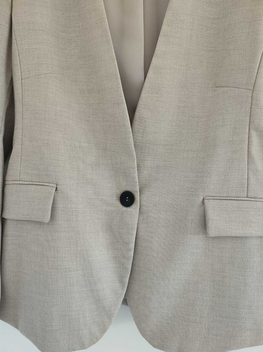 Blazer Zara em tom bege