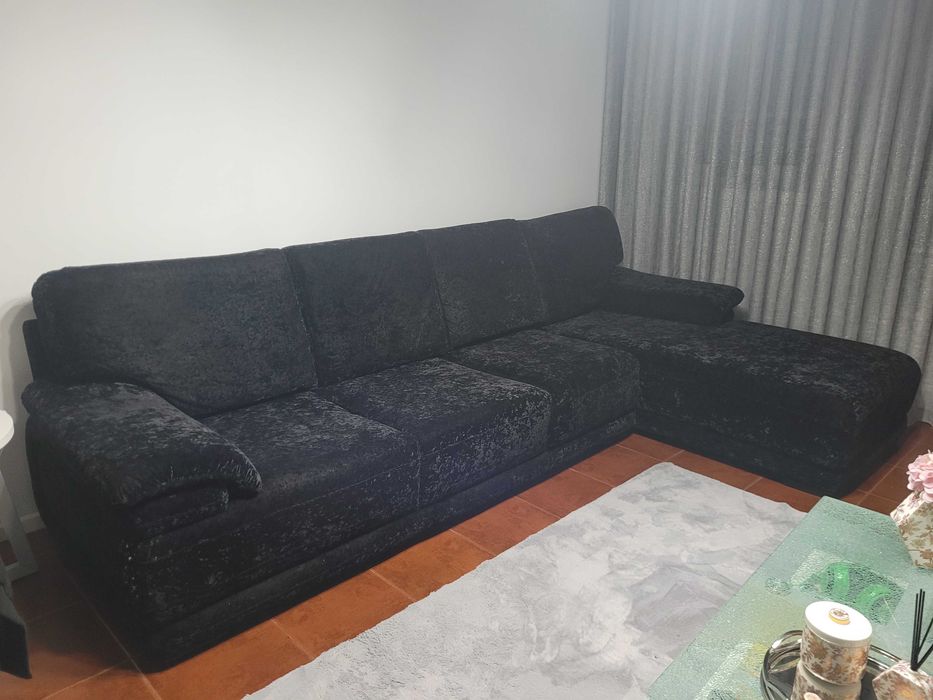 sofá preto usado