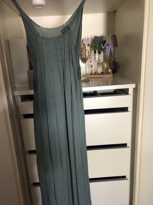 Vestido com crochet no peito