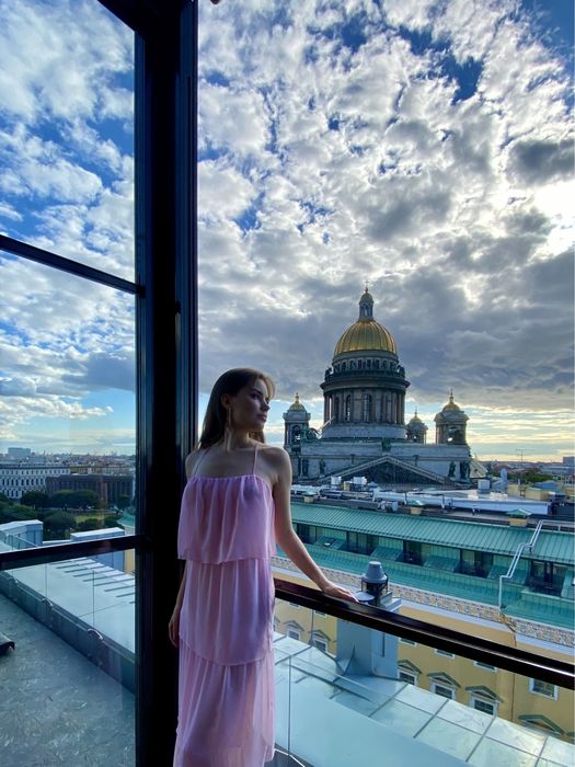 Нежное розовое платье Stradivarius