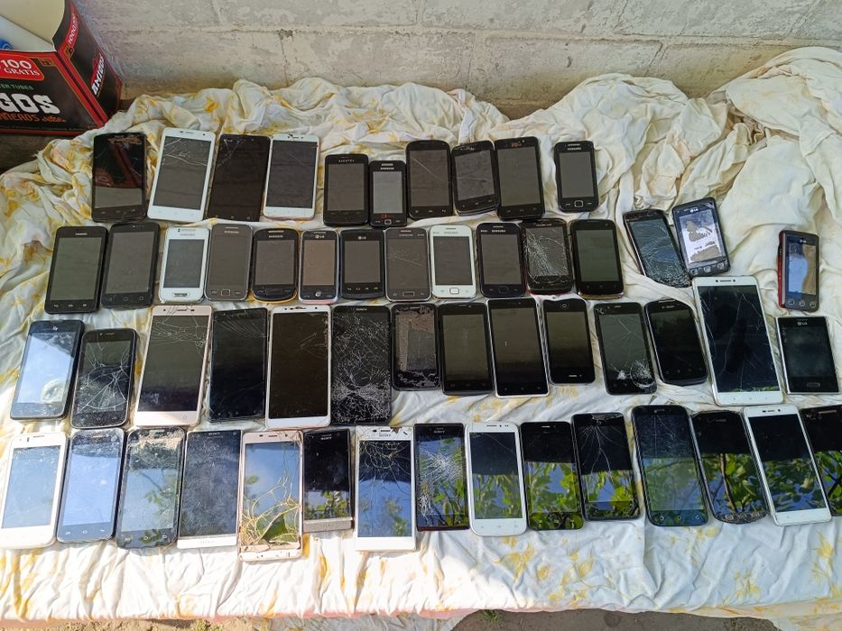 Телефони сенсорні на запчастини