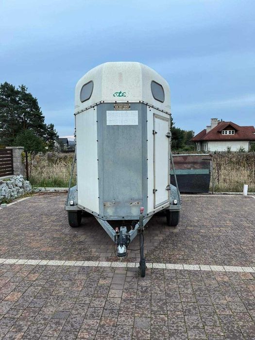 Przyczepa do przewozu koni. DMC 1600 kg