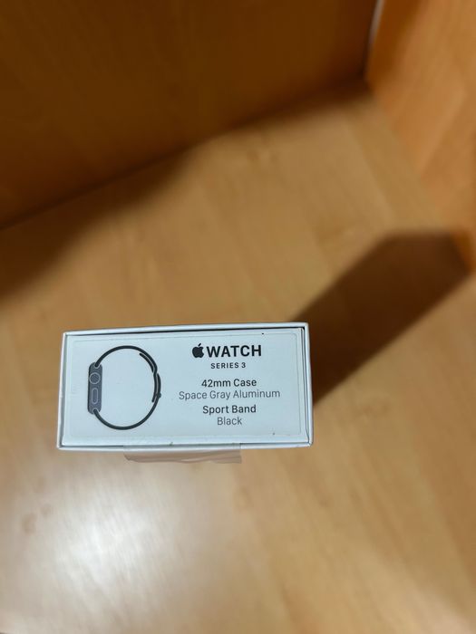 Apple Watch 3 (42mm) + 3 ремешка + защита.