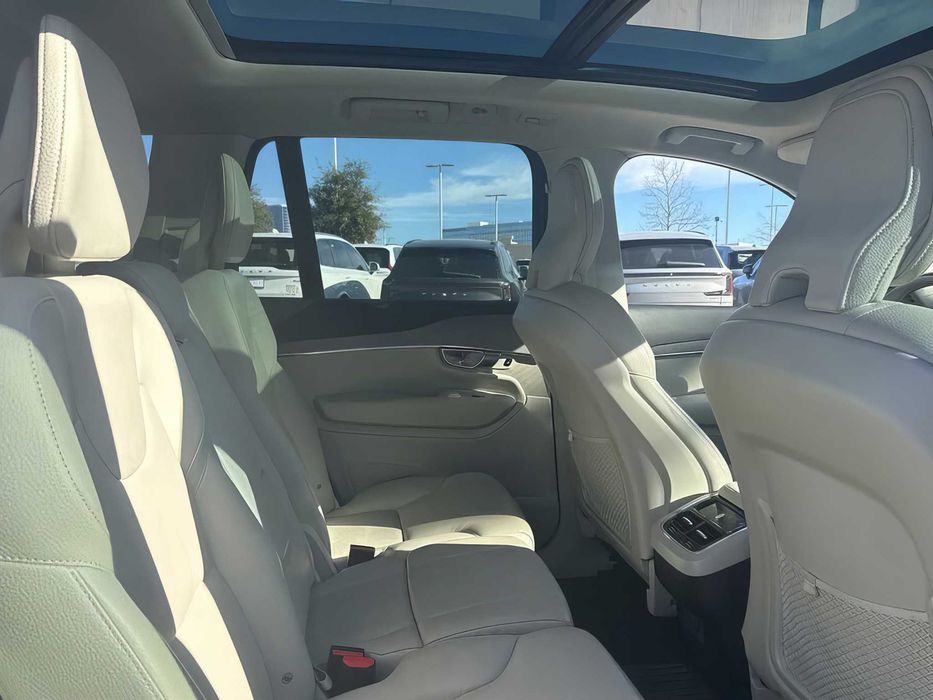 Volvo XC90 B6 Plus Bright Theme 7-Passenger      2023