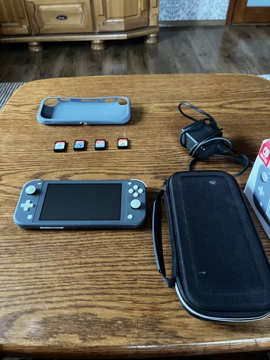 Sprzedam nintendo  switche lite