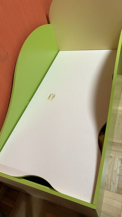 Продам детскую кроватку