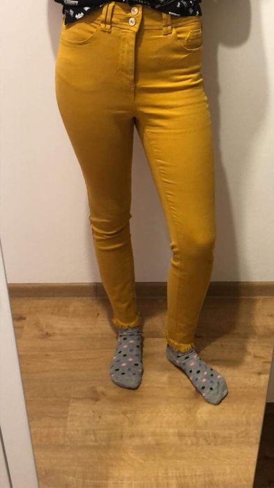 Spodnie musztardowe C&A