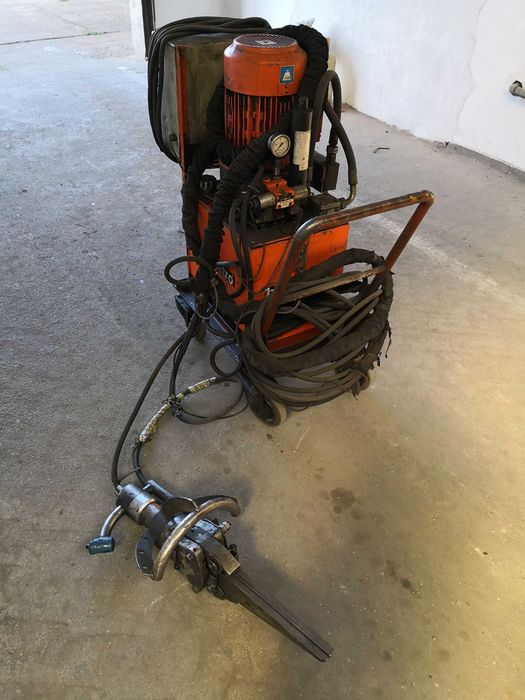 Hydrauliczny klin odlewniczy HOLMATRO do czyszczenia odlewów typ HFW 1518+