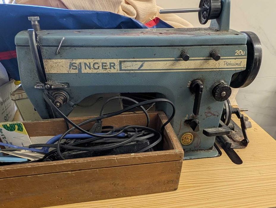 Máquina de costura industrial Singer 20U ponto zigzag com mesa e pedal